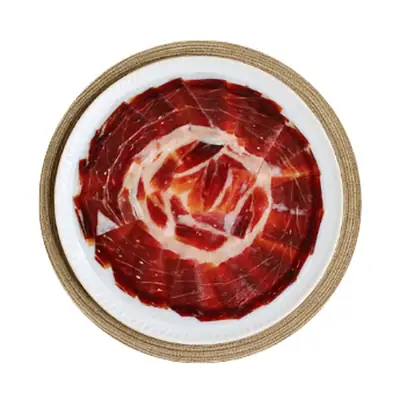 Plato de jamón ibérico cortado a cuchillo